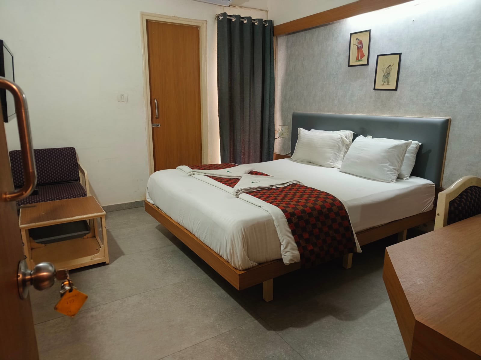 Hotel Dining and Amenities